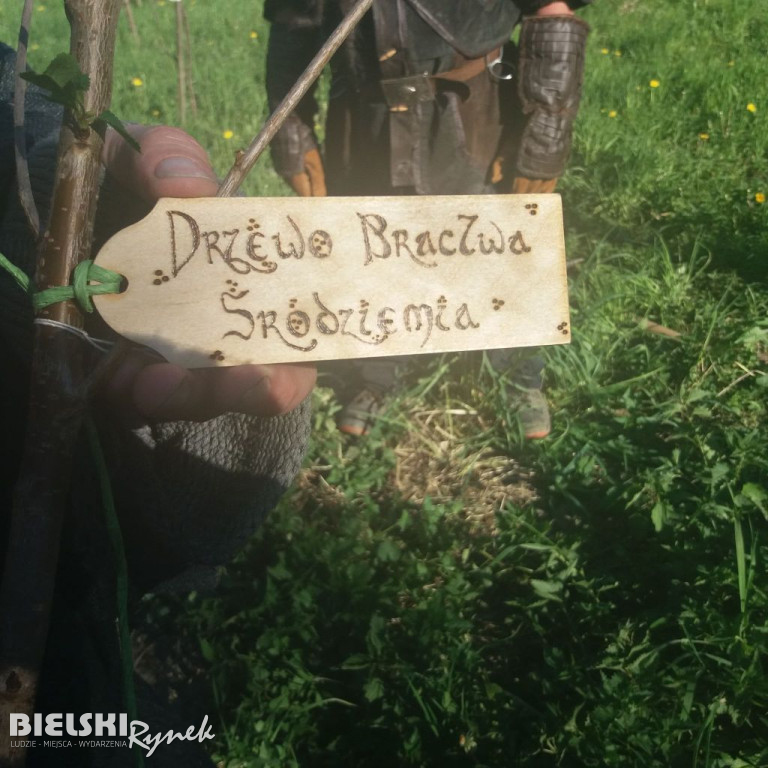 Bractwo Śródziemia sadzi tlen