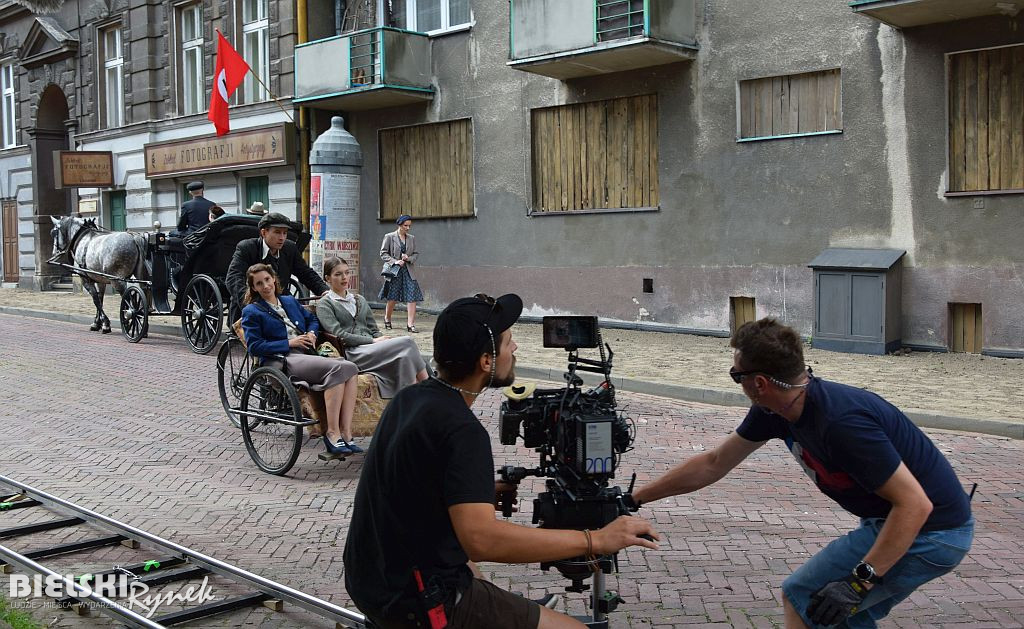 Z planu filmowego serialu Wojenne dziewczyny - sezon 5