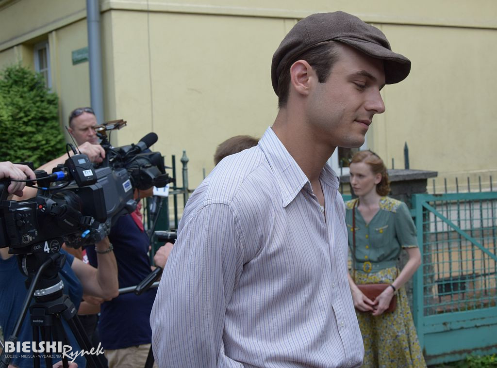 Z planu filmowego serialu Wojenne dziewczyny - sezon 5
