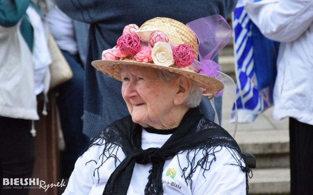 Parada Kapeluszy bielskich Seniorów
