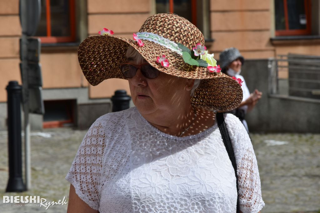 Parada Kapeluszy bielskich Seniorów