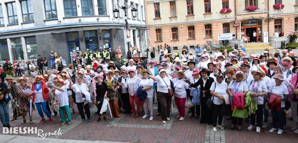 Parada Kapeluszy bielskich Seniorów