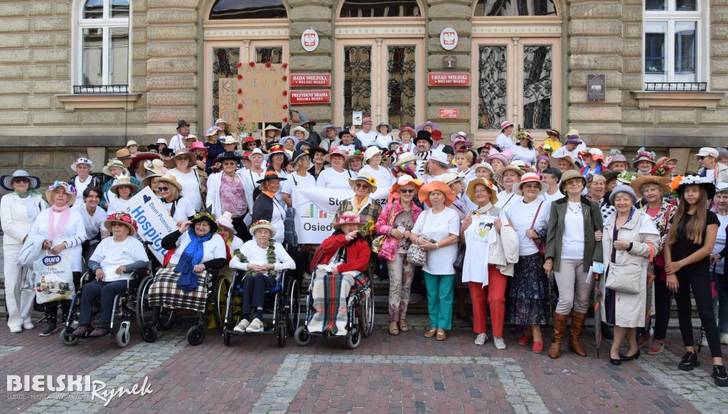 Parada Kapeluszy bielskich Seniorów