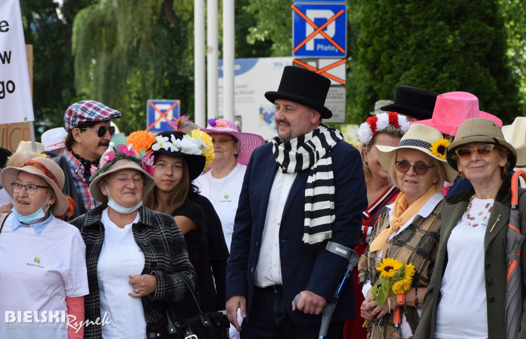 Parada Kapeluszy bielskich Seniorów