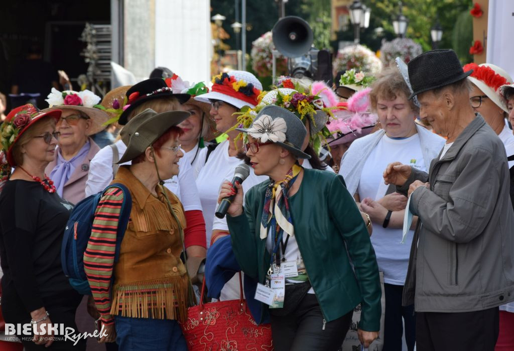 Parada Kapeluszy bielskich Seniorów