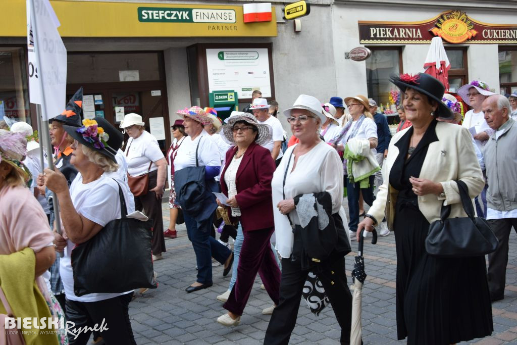 Parada Kapeluszy bielskich Seniorów