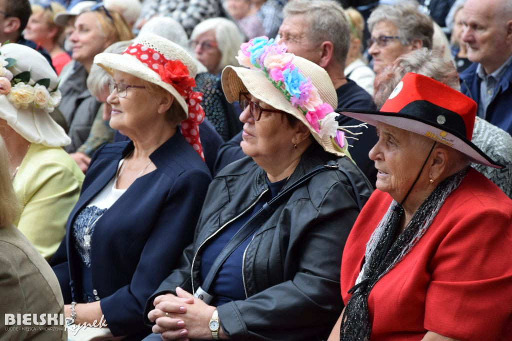 Parada Kapeluszy bielskich Seniorów