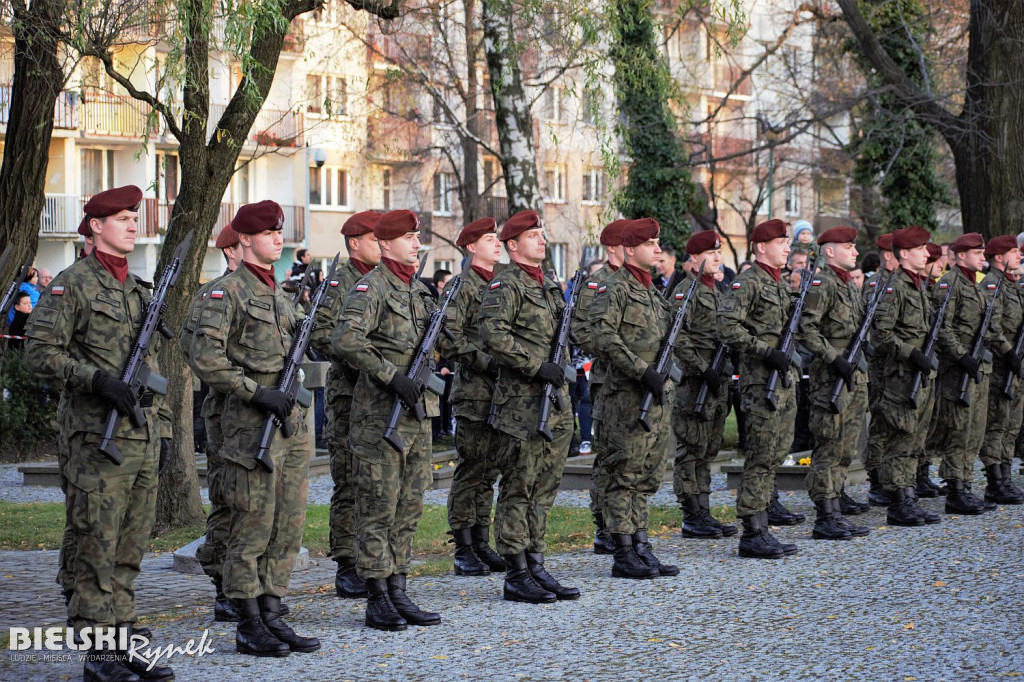 Apel poległych na cmentarzu wojskowym przy ulicy Saperów