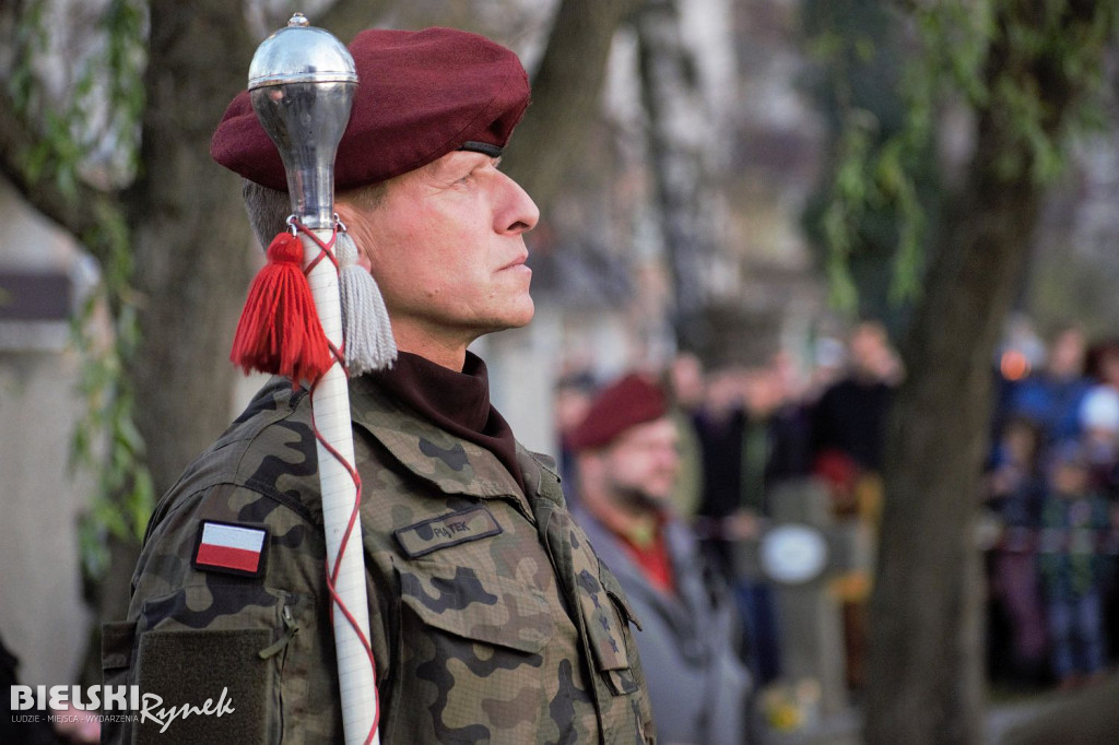 Apel poległych na cmentarzu wojskowym przy ulicy Saperów