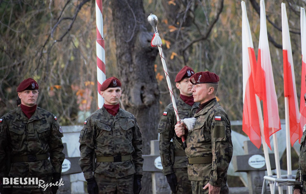 Apel poległych na cmentarzu wojskowym przy ulicy Saperów