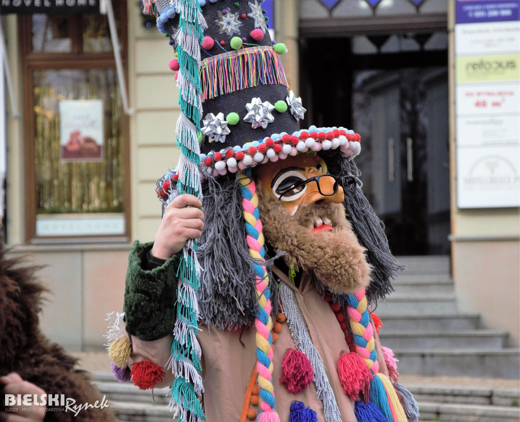 Barwny korowód kolędników na ulicach Bielska-Białej