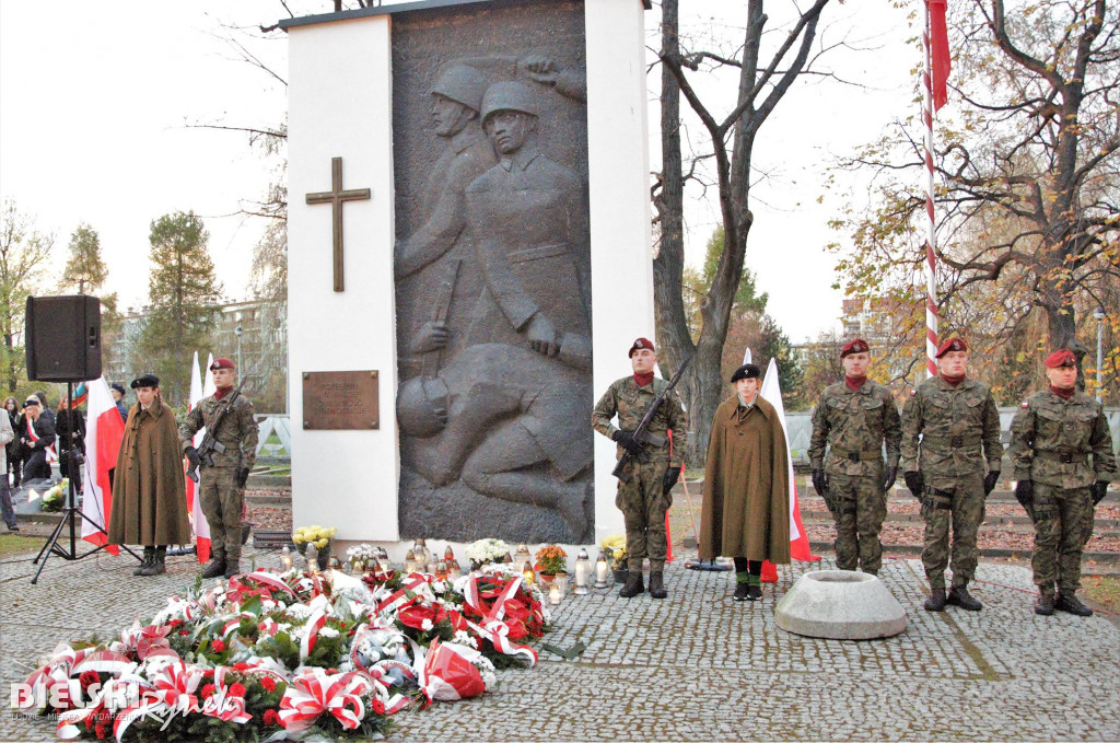 Cmentarz Wojskowy - 104. rocznica odzyskania Niepodległości