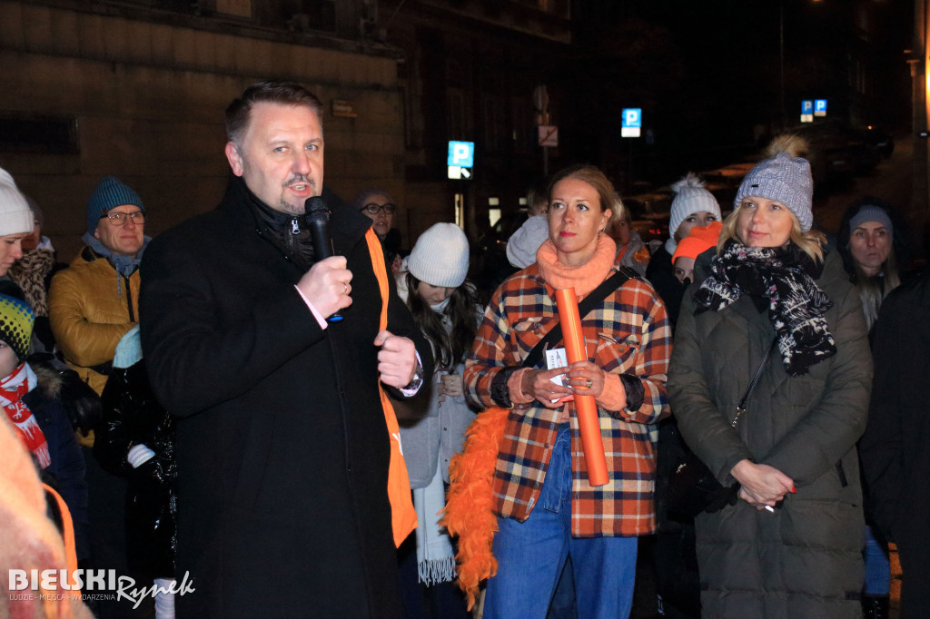 „Zjarajmy To Zło” - pomarańczowy marsz przeciwko przemocy