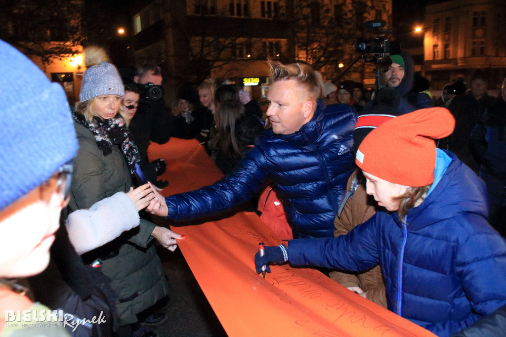 „Zjarajmy To Zło” - pomarańczowy marsz przeciwko przemocy