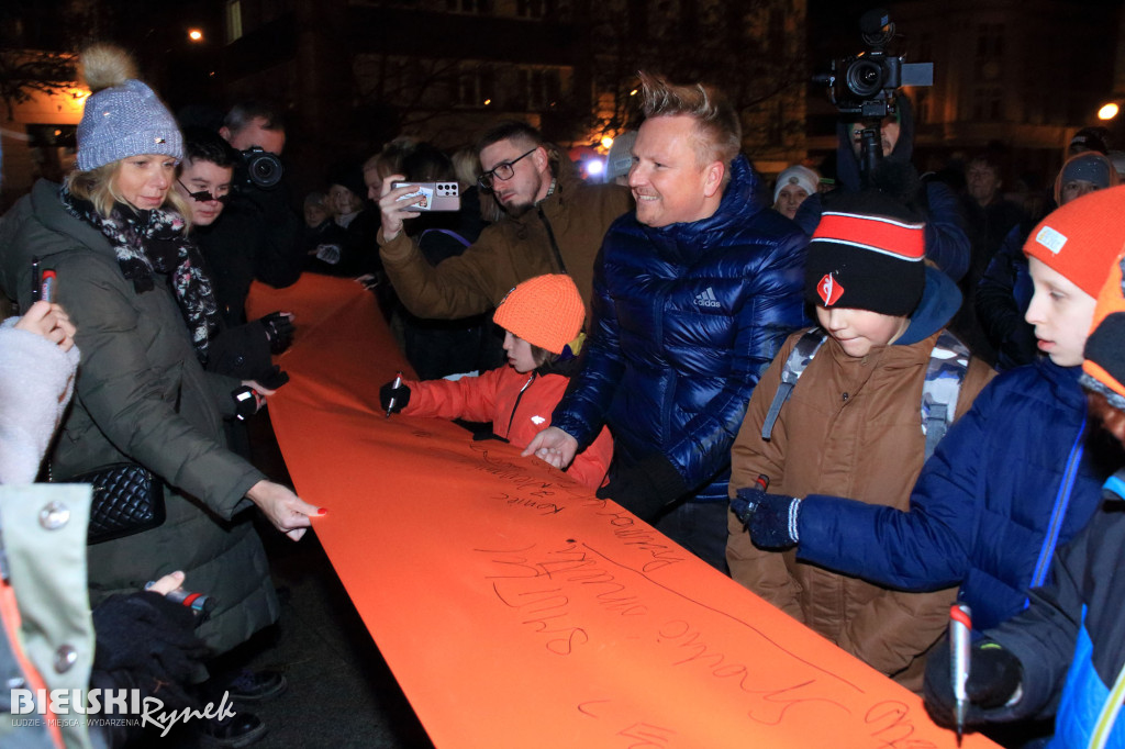 „Zjarajmy To Zło” - pomarańczowy marsz przeciwko przemocy