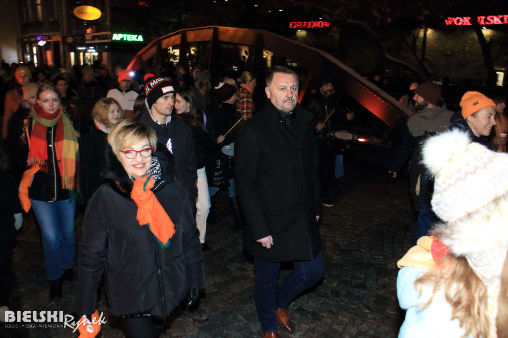 „Zjarajmy To Zło” - pomarańczowy marsz przeciwko przemocy