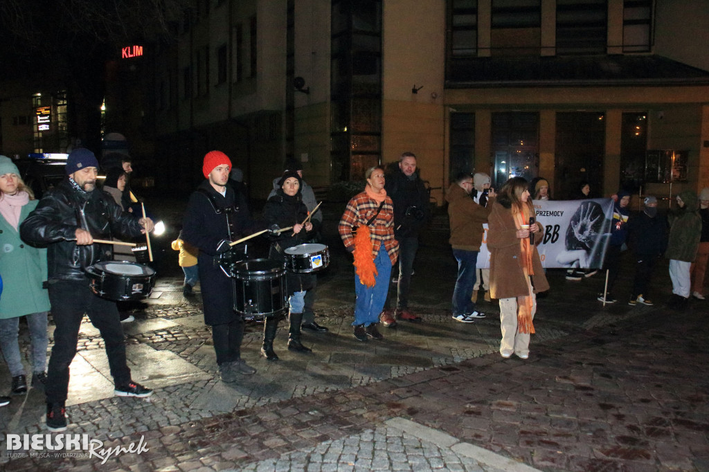 „Zjarajmy To Zło” - pomarańczowy marsz przeciwko przemocy