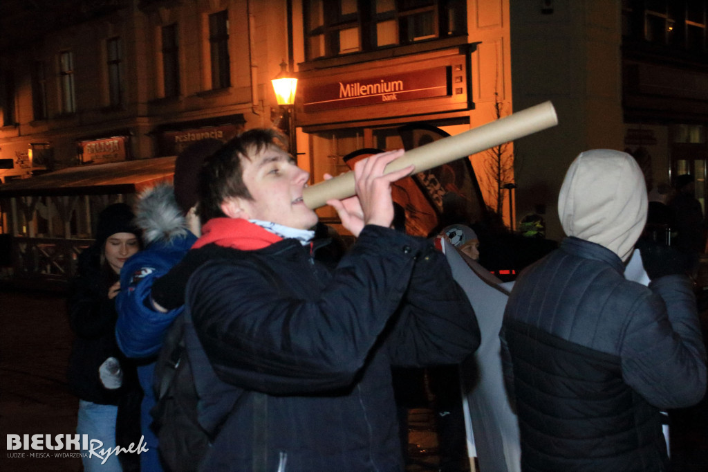 „Zjarajmy To Zło” - pomarańczowy marsz przeciwko przemocy