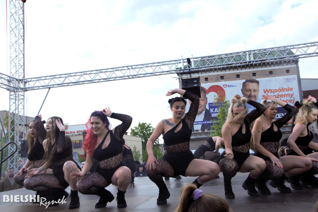 40 grup tanecznych na placu Wojska Polskiego