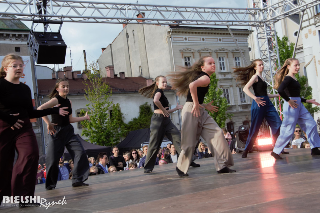 40 grup tanecznych na placu Wojska Polskiego