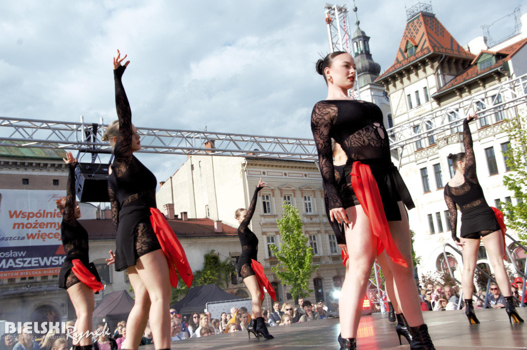 40 grup tanecznych na placu Wojska Polskiego