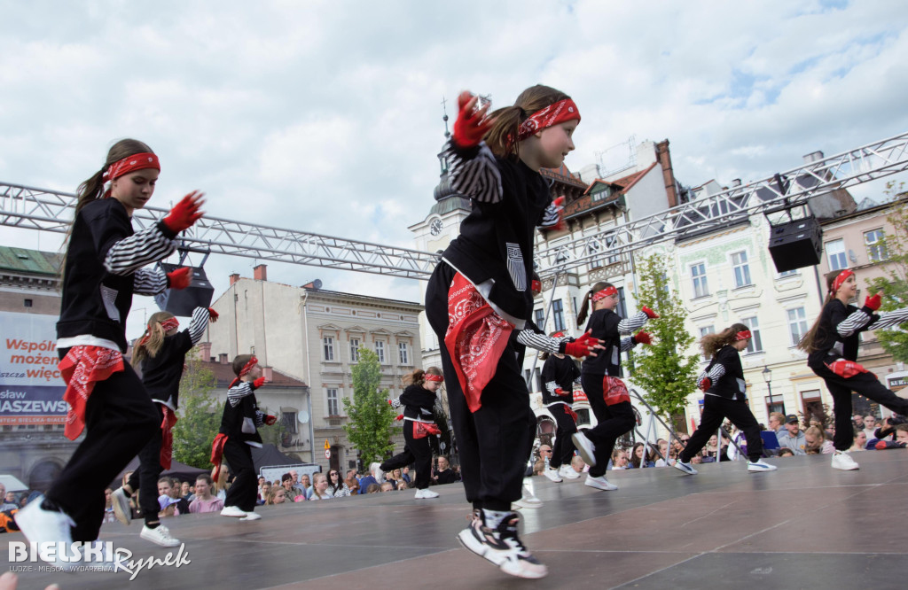 40 grup tanecznych na placu Wojska Polskiego