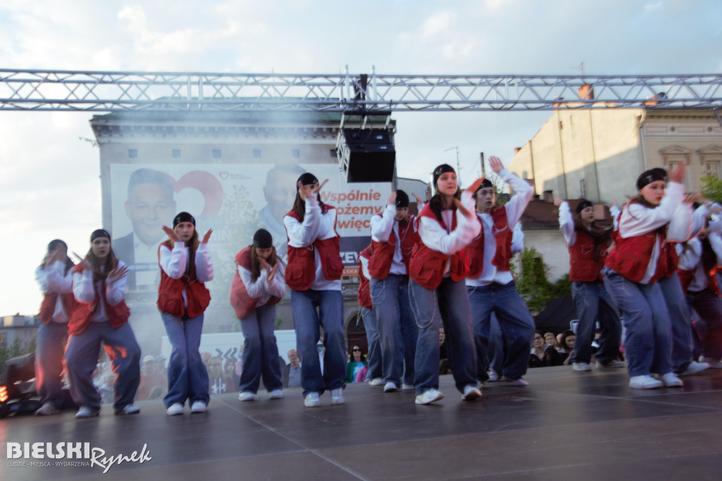 40 grup tanecznych na placu Wojska Polskiego
