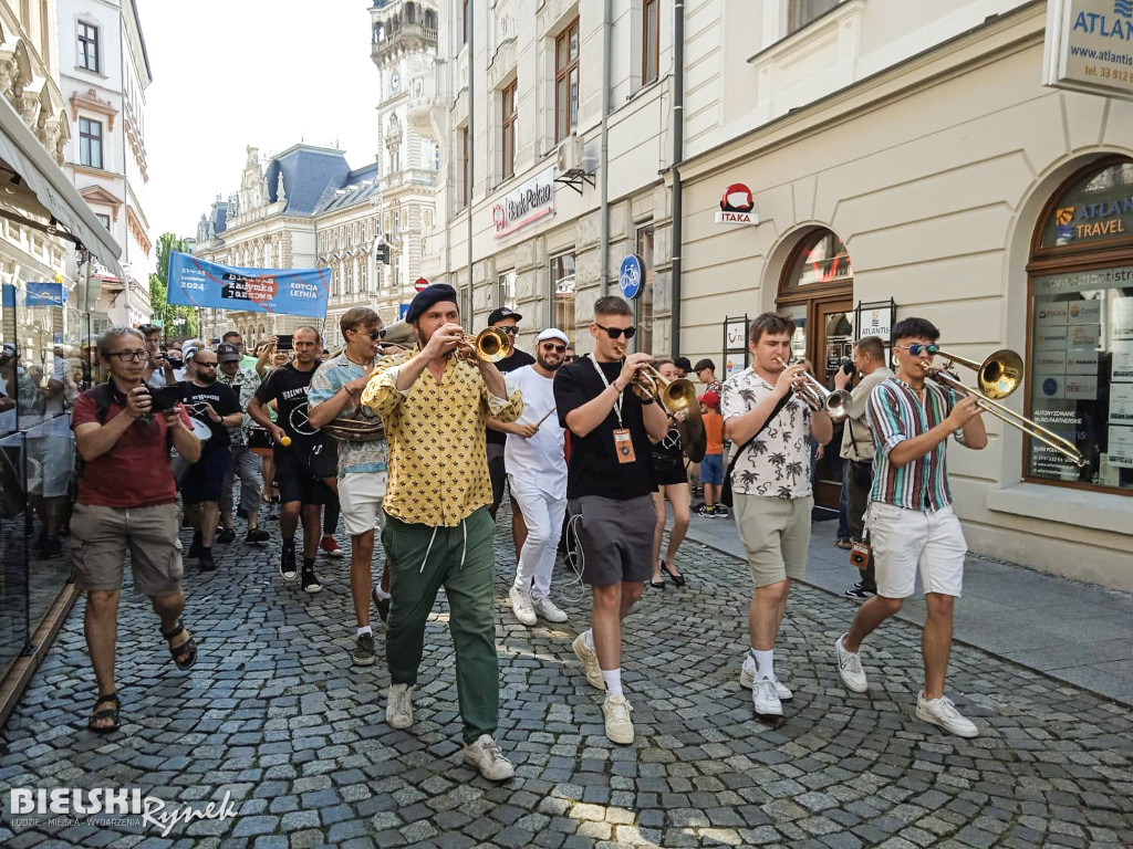 Parada Nowoorleańska w swingowych tradycjach jazzu