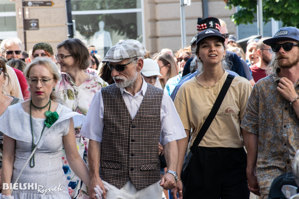 Parada Nowoorleańska w swingowych tradycjach jazzu