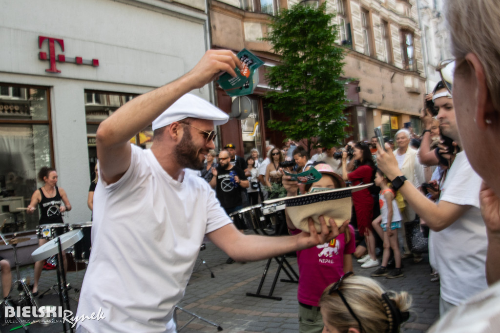 Parada Nowoorleańska w swingowych tradycjach jazzu