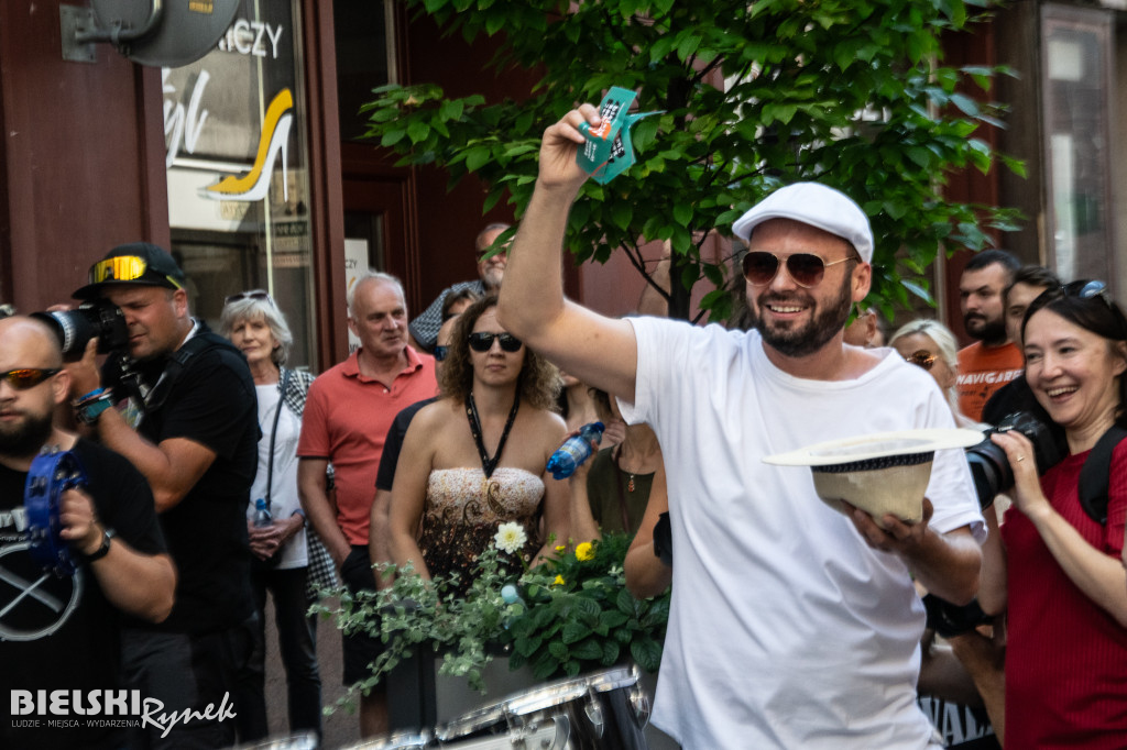Parada Nowoorleańska w swingowych tradycjach jazzu