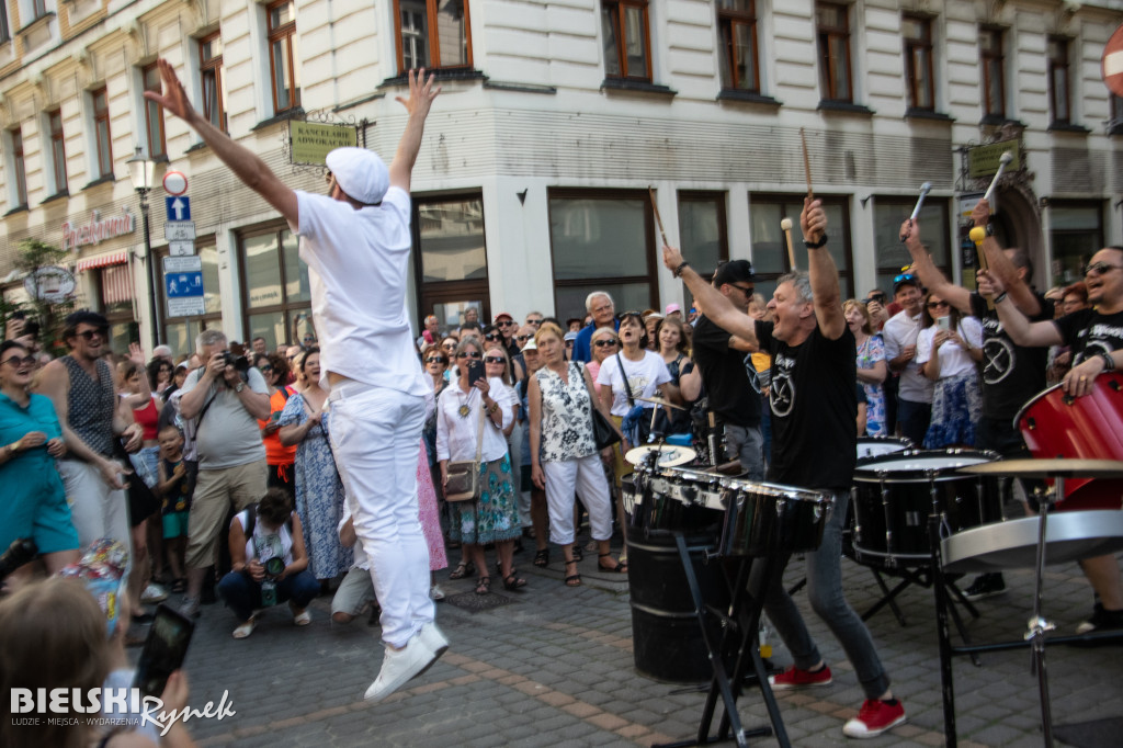 Parada Nowoorleańska w swingowych tradycjach jazzu