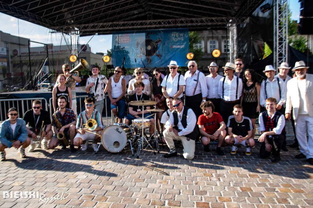Parada Nowoorleańska w swingowych tradycjach jazzu