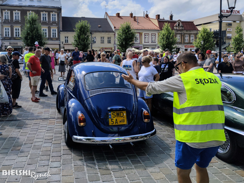 Czar dawnej motoryzacji na placu Wojska Polskiego