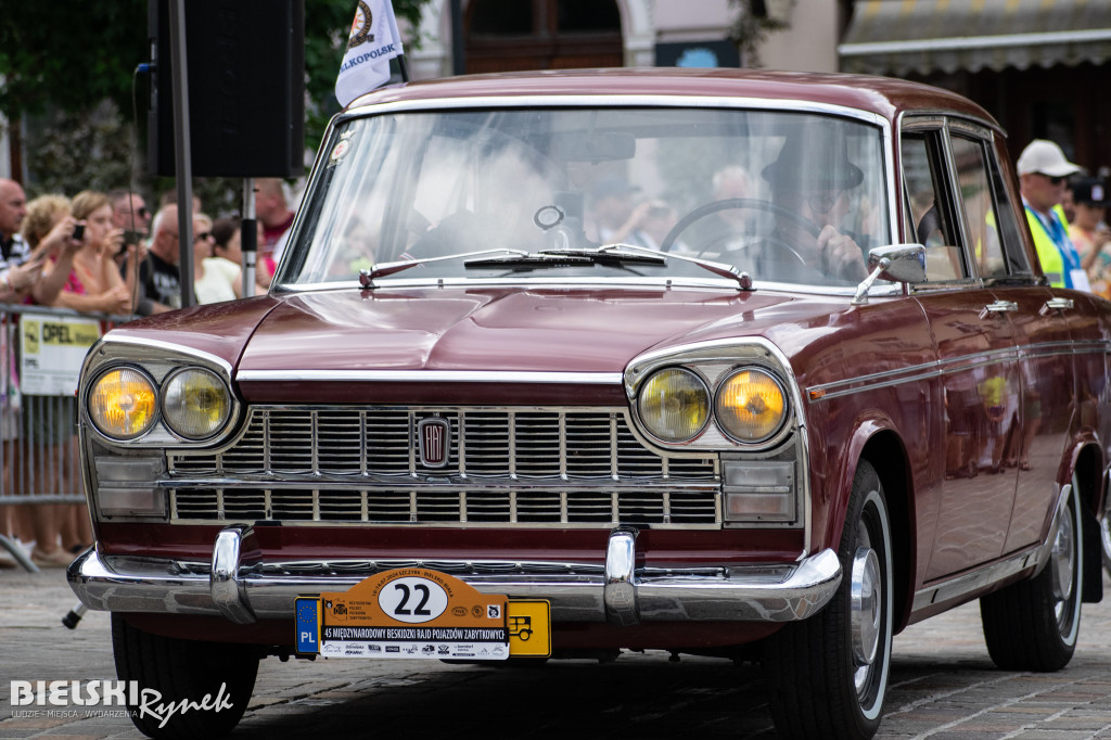 Czar dawnej motoryzacji na placu Wojska Polskiego