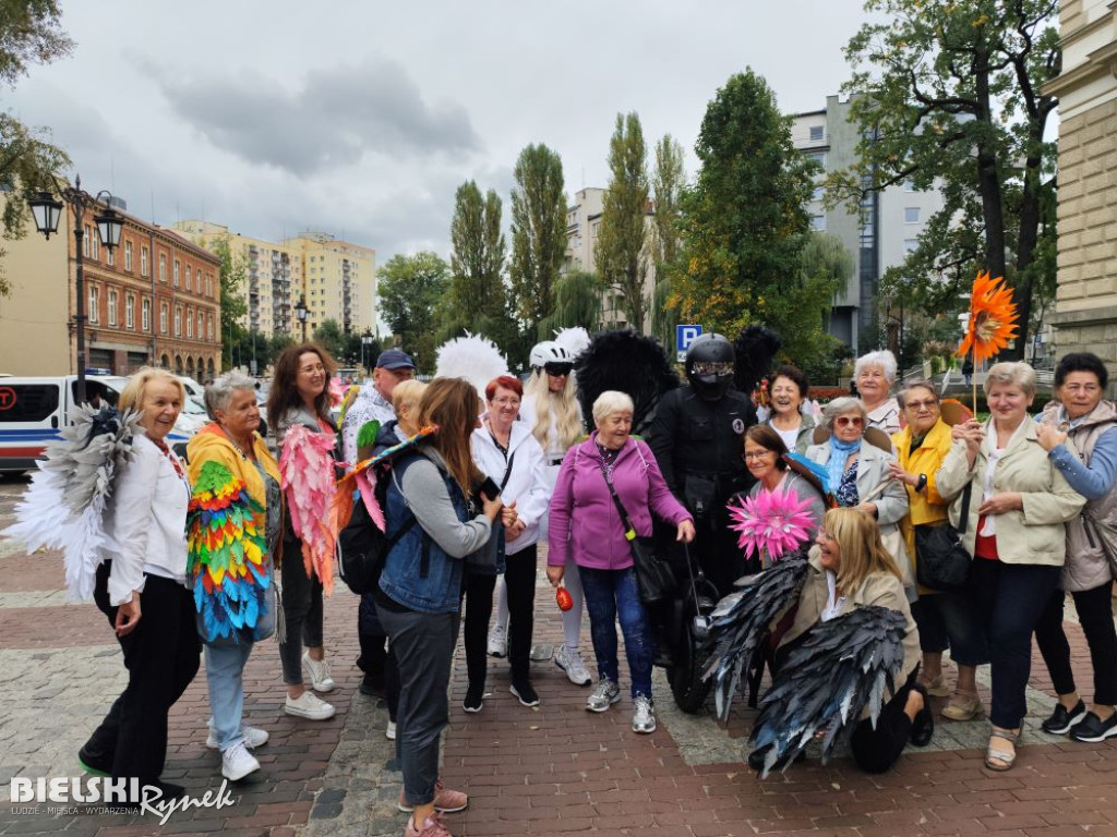 Uskrzydleni seniorzy przeszli ulicami miasta