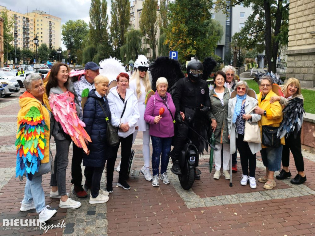 Uskrzydleni seniorzy przeszli ulicami miasta