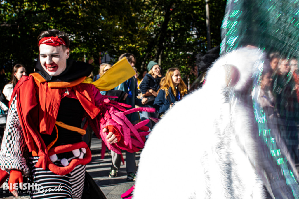 Parada festiwalowa przeszła głównym deptakiem