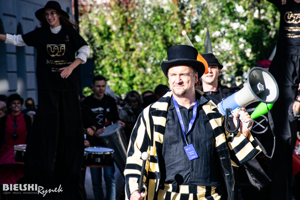 Parada festiwalowa przeszła głównym deptakiem