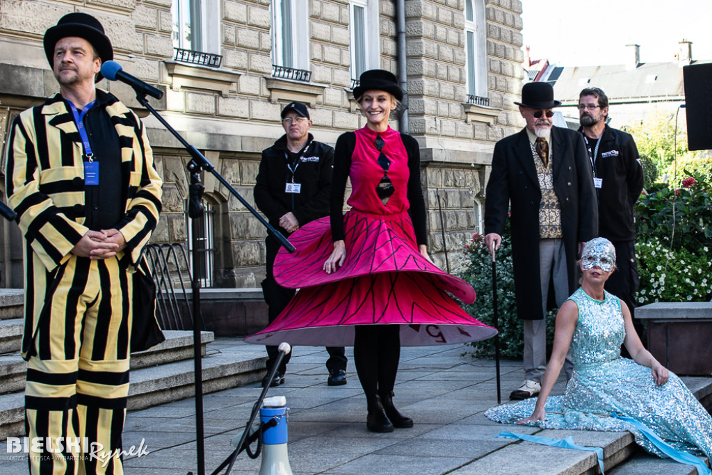 Parada festiwalowa przeszła głównym deptakiem