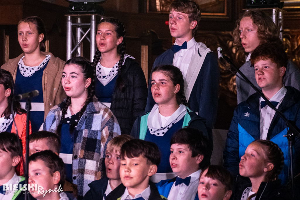 Muzyka, radość i wspólnota – tak rozpoczął się Festiwal Gospel w bielskiej katedrze