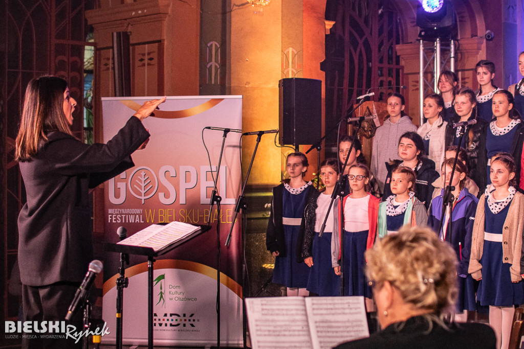 Muzyka, radość i wspólnota – tak rozpoczął się Festiwal Gospel w bielskiej katedrze