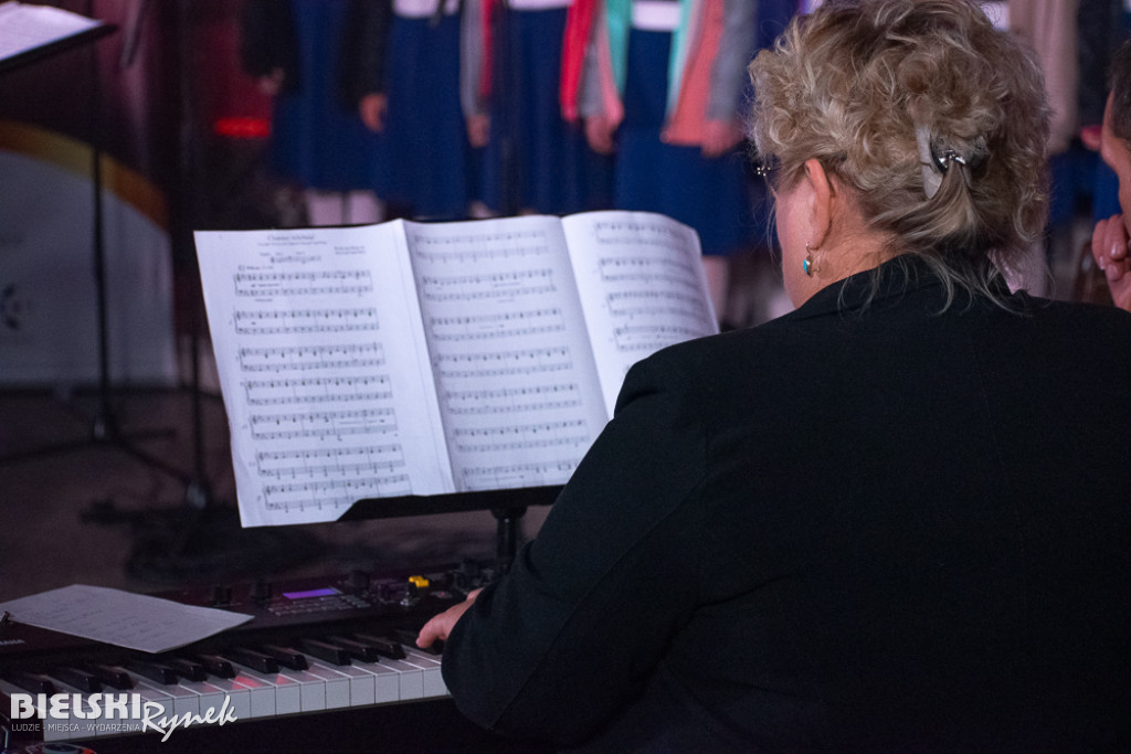 Muzyka, radość i wspólnota – tak rozpoczął się Festiwal Gospel w bielskiej katedrze