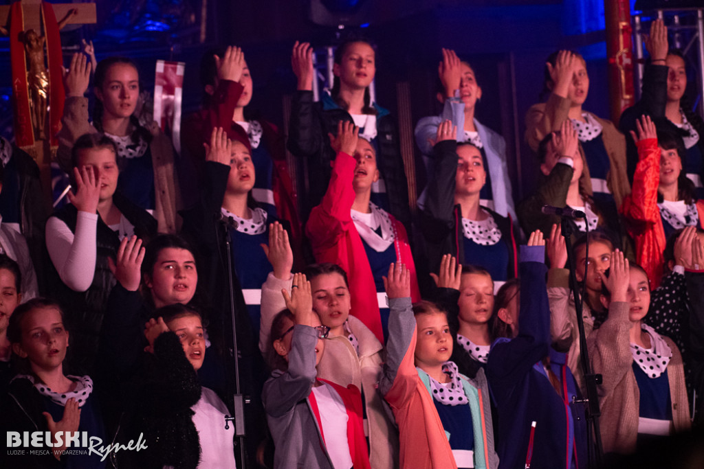 Muzyka, radość i wspólnota – tak rozpoczął się Festiwal Gospel w bielskiej katedrze