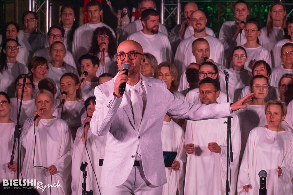 Muzyka, radość i wspólnota – tak rozpoczął się Festiwal Gospel w bielskiej katedrze