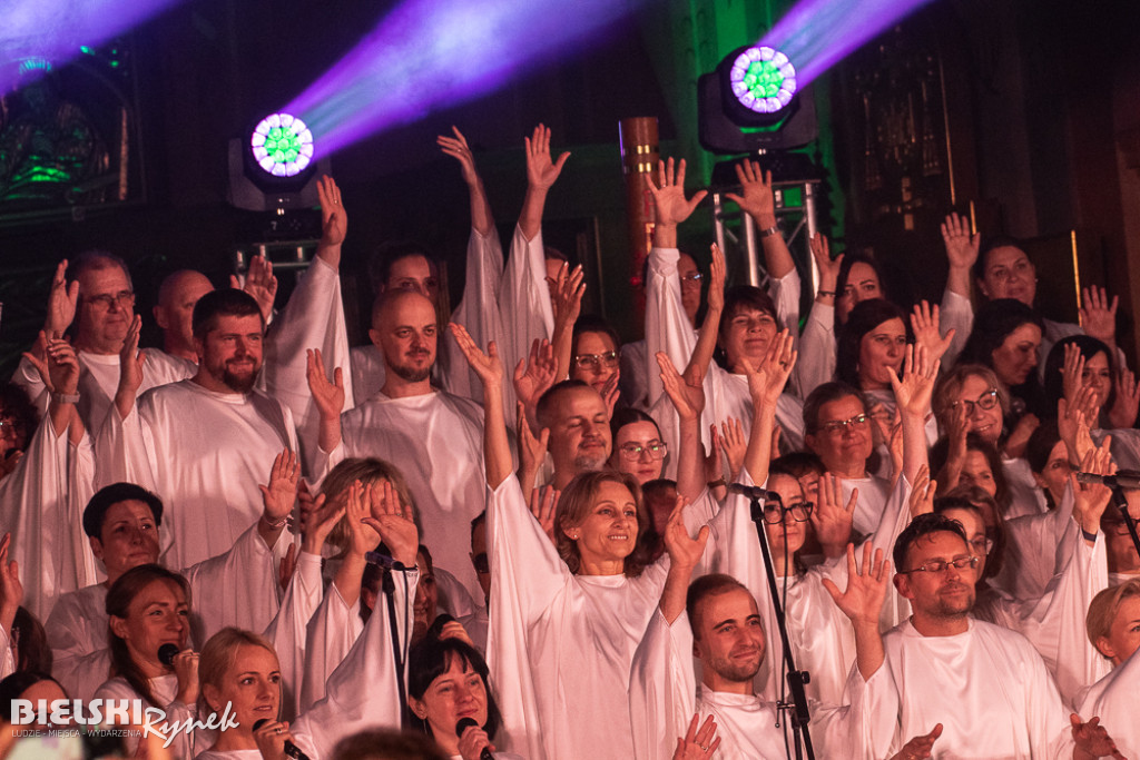 Muzyka, radość i wspólnota – tak rozpoczął się Festiwal Gospel w bielskiej katedrze