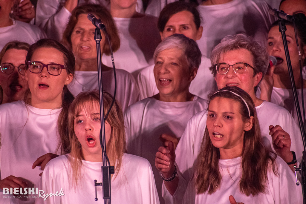 Muzyka, radość i wspólnota – tak rozpoczął się Festiwal Gospel w bielskiej katedrze