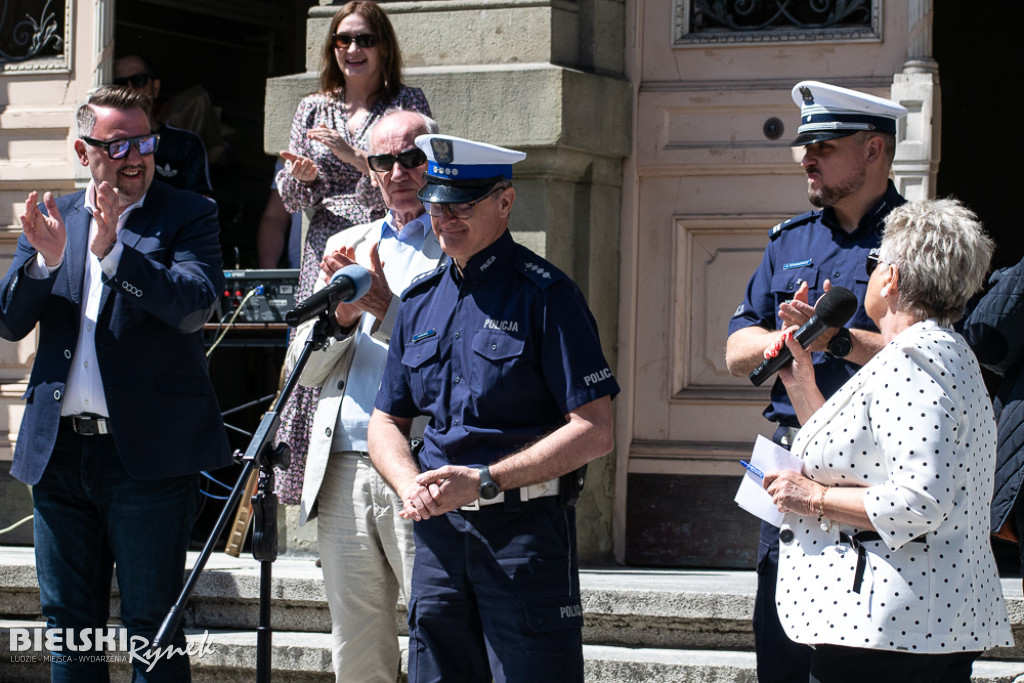 Barwny korowód podczas DNI BEZPIECZEŃSTWA, KULTURY RUCHU I RATOWNICTWA DROGOWEGO