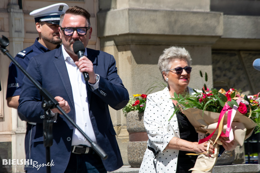 Barwny korowód podczas DNI BEZPIECZEŃSTWA, KULTURY RUCHU I RATOWNICTWA DROGOWEGO
