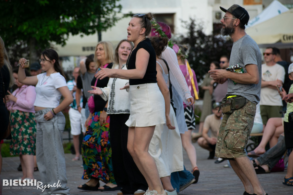 Folkowo i energetycznie podczas festiwalu świętojańskiego